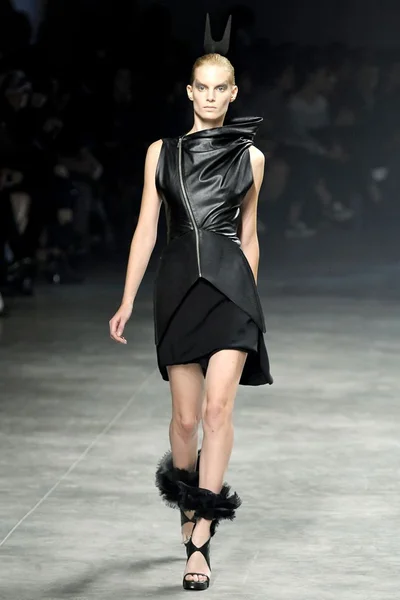Look 30